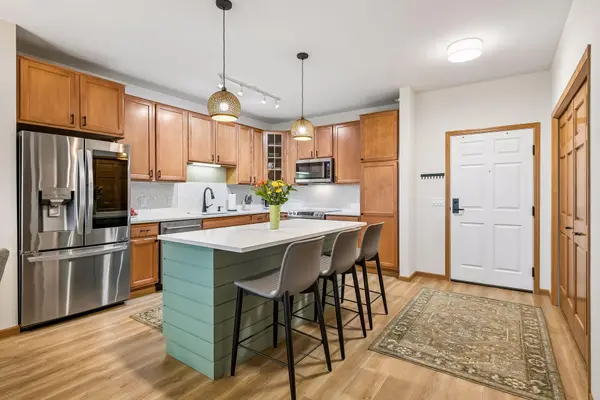 7100 Metro BLVD #415, Edina, MN 55439