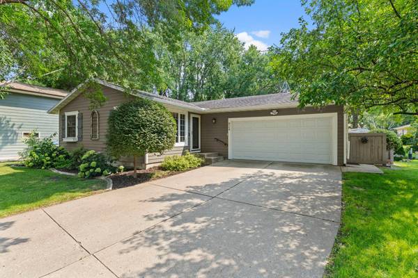 824 Craig AVE SW, Hutchinson, MN 55350
