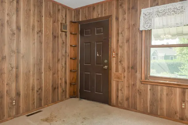 1303 Highland Pkwy, Saint Paul, MN 55116
