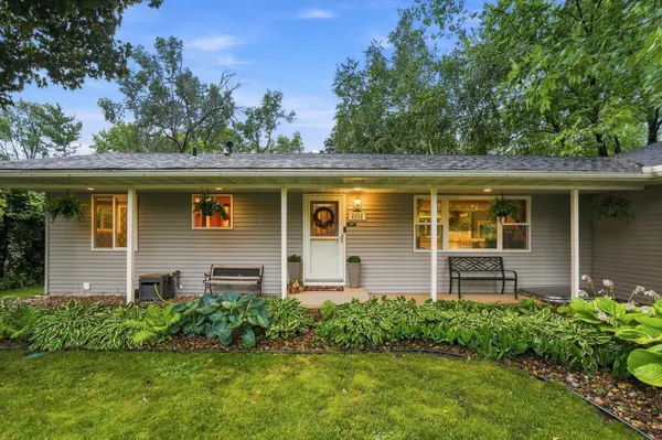 8258 Hemingway AVE S, Cottage Grove, MN 55016