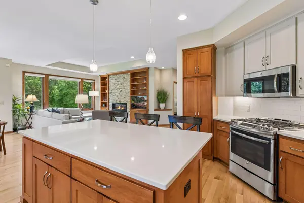 11826 Germaine TER, Eden Prairie, MN 55347