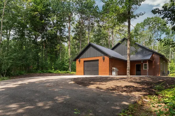 9598 Ossawinnamakee RD, Pequot Lakes, MN 56472