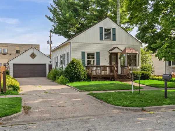 423 S 1st ST, La Crescent, MN 55947