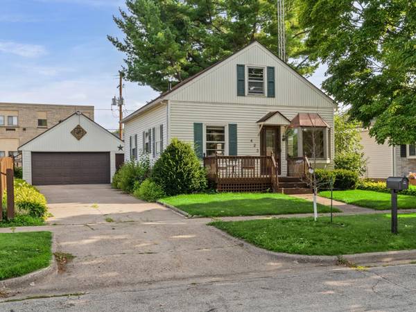 423 S 1st ST, La Crescent, MN 55947