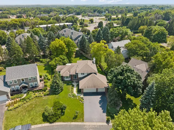 191 South Shore CT, Chanhassen, MN 55317