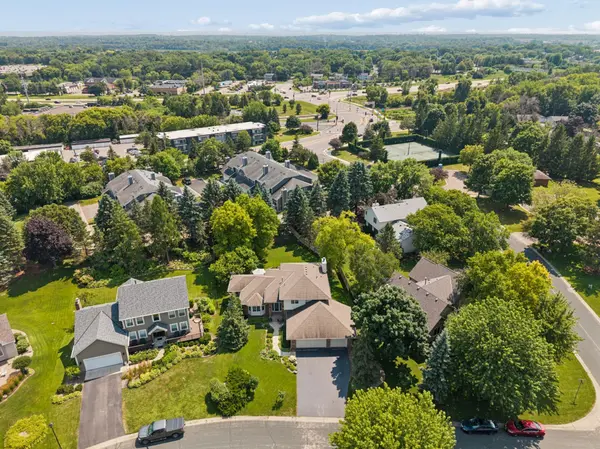 191 South Shore CT, Chanhassen, MN 55317