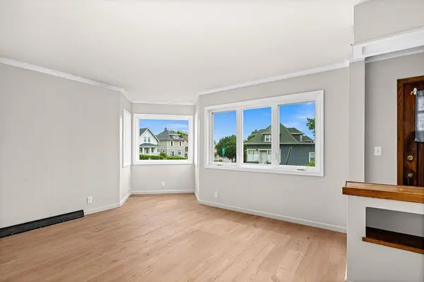 1027 E 9th ST, Duluth, MN 55805