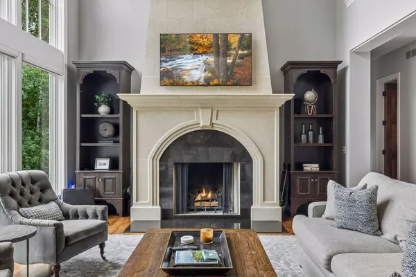 15700 Portico DR, Minnetonka, MN 55391