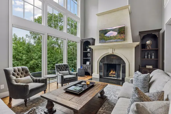 15700 Portico DR, Minnetonka, MN 55391