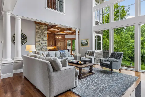 15700 Portico DR, Minnetonka, MN 55391