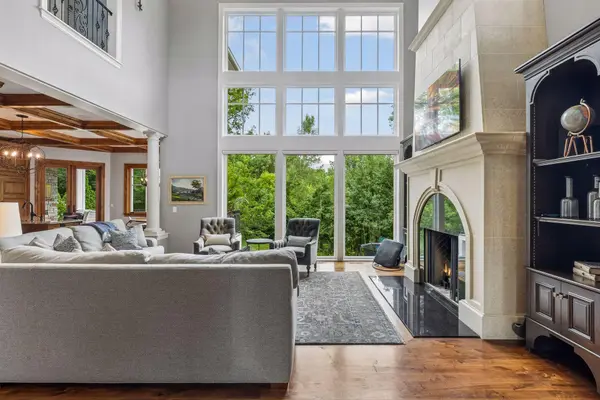 15700 Portico DR, Minnetonka, MN 55391