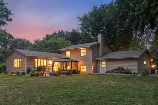514 Laredo LN, Chanhassen, MN 55317