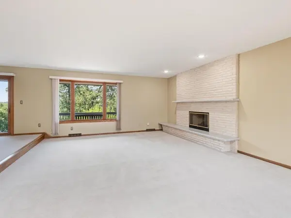 100 Marcin LN, Burnsville, MN 55337