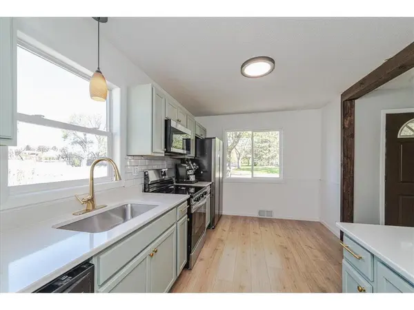 140 Carol LN, West Saint Paul, MN 55118