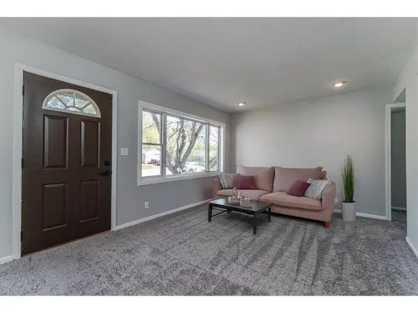 140 Carol LN, West Saint Paul, MN 55118