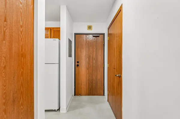 6500 Woodlake DR #702, Richfield, MN 55423