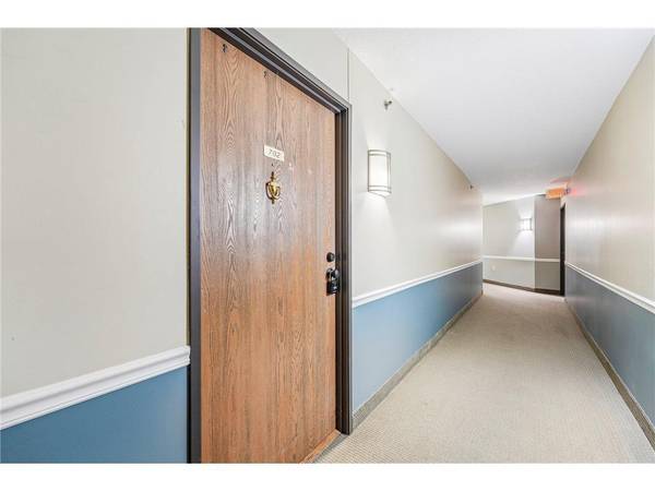 6500 Woodlake DR #702, Richfield, MN 55423