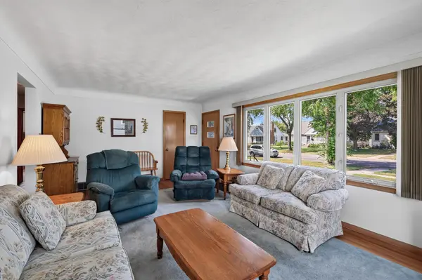 1582 Hoyt AVE E, Saint Paul, MN 55106