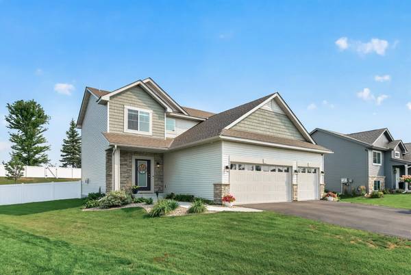972 Forest Edge CIR, Jordan, MN 55352