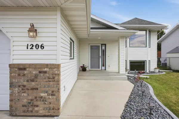 1206 18th ST N, Moorhead, MN 56560