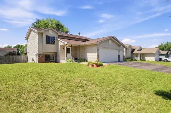 10123 Park Place DR, Monticello, MN 55362
