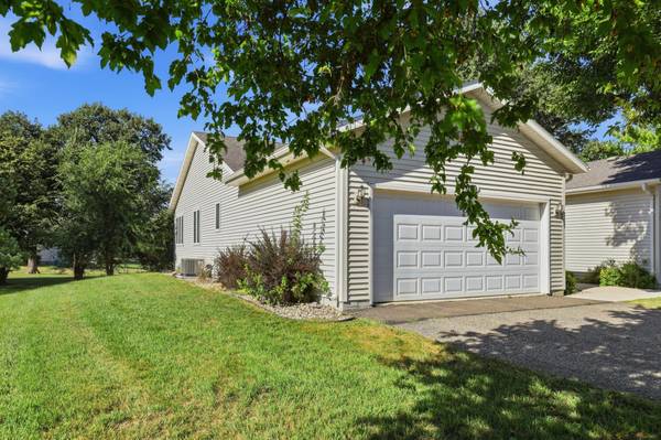 330 Sunfish CT, Winsted, MN 55395