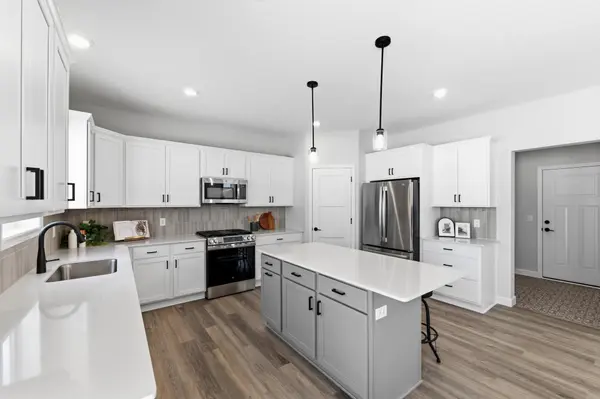 1489 Raccoon LN, New Richmond, WI 54017
