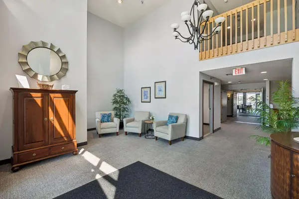 1321 Lake DR W #123, Chanhassen, MN 55317