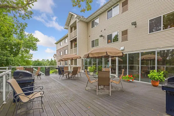 1321 Lake DR W #123, Chanhassen, MN 55317