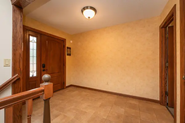 1732 Evergreen DR, Woodbury, MN 55125