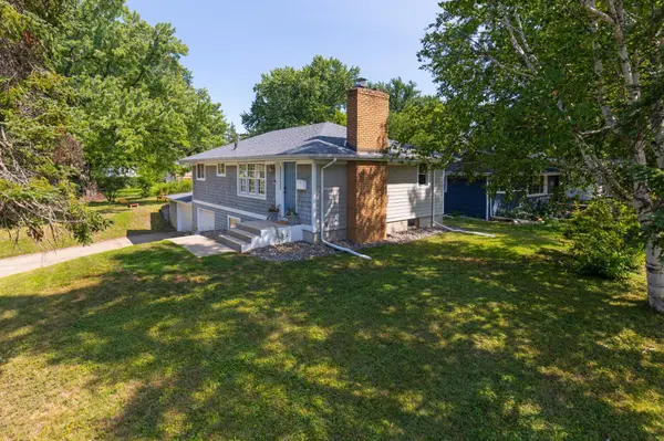 7729 Plymouth AVE N, Golden Valley, MN 55427
