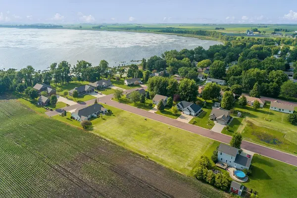 20 Marples AVE, Minnesota Lake, MN 56068