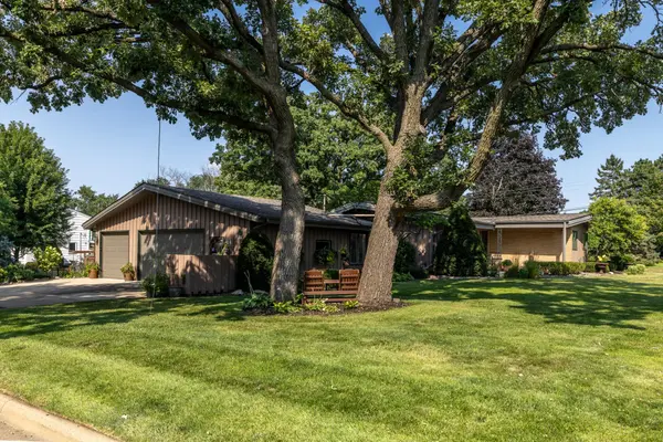1000 Mound Spring TER, Bloomington, MN 55420