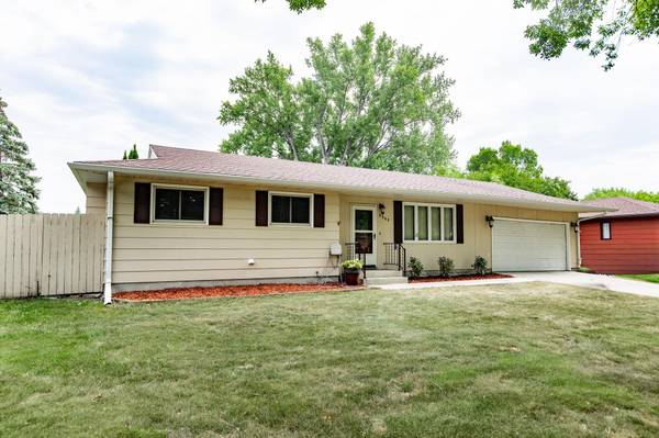 2544 Arrowhead RD S, Fargo, ND 58103