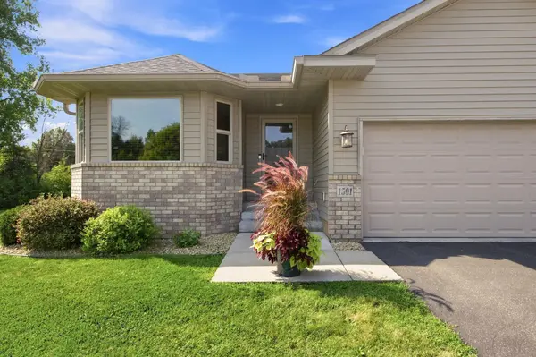 1501 Comstock LN N, Plymouth, MN 55447