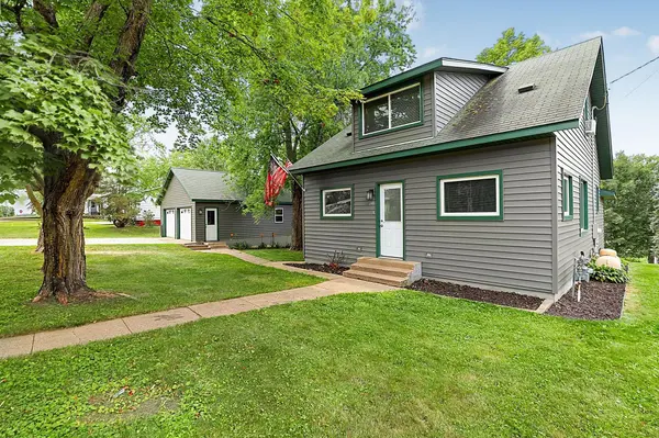 241 3rd ST, Holdingford, MN 56340