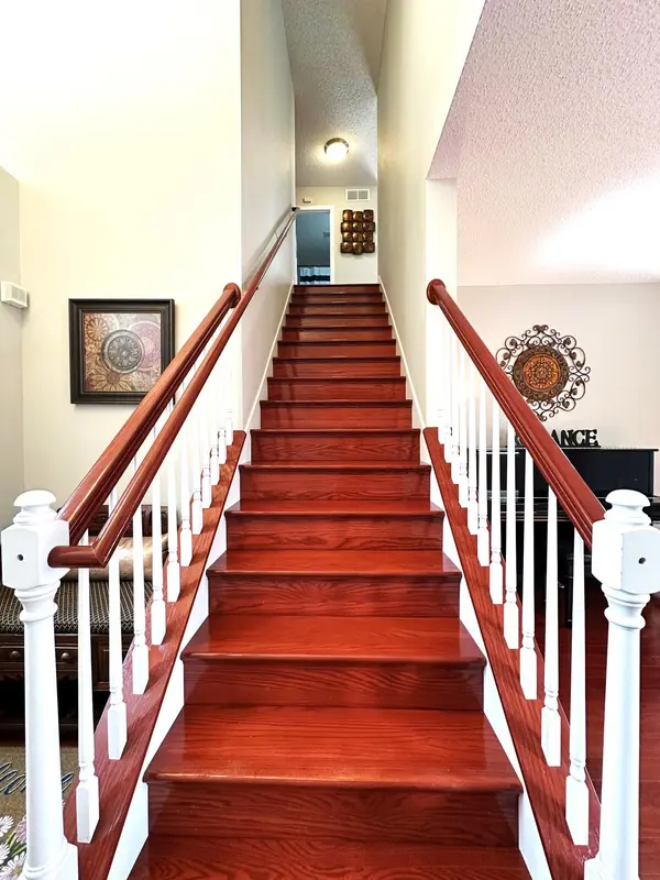 8497 Savanna Oaks LN, Woodbury, MN 55125