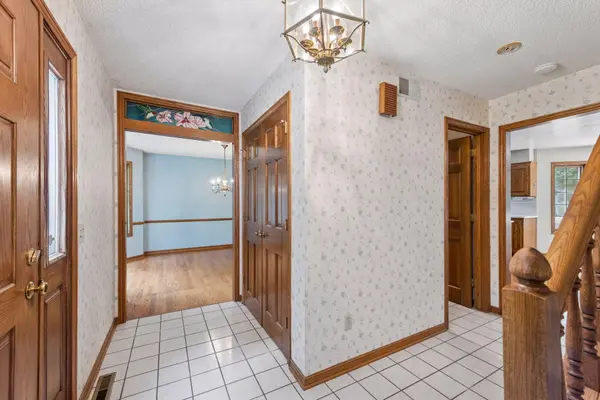 5 Acorn DR, Sunfish Lake, MN 55077