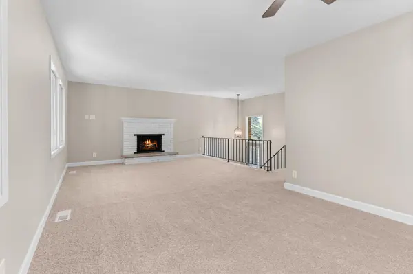 605 Pheasant RUN, Burnsville, MN 55337