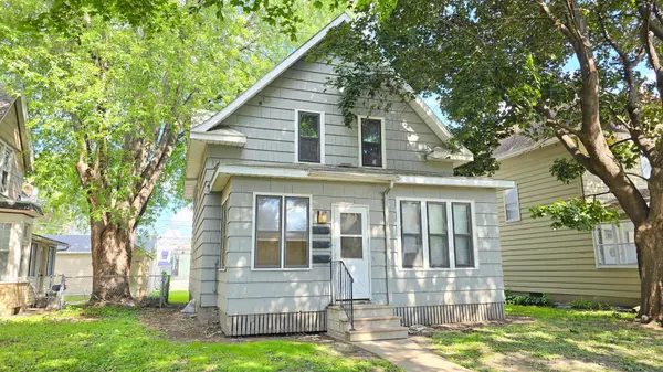 1094 Albemarle ST, Saint Paul, MN 55117