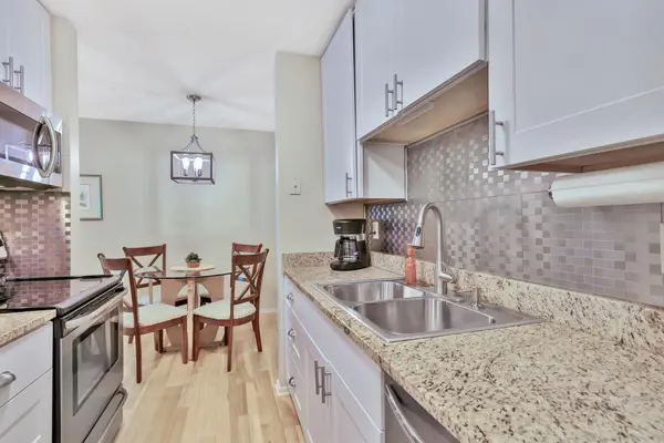 2800 Hamline AVE N #241, Roseville, MN 55113