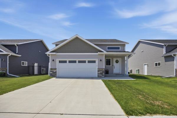 1204 Marlys DR W, West Fargo, ND 58078
