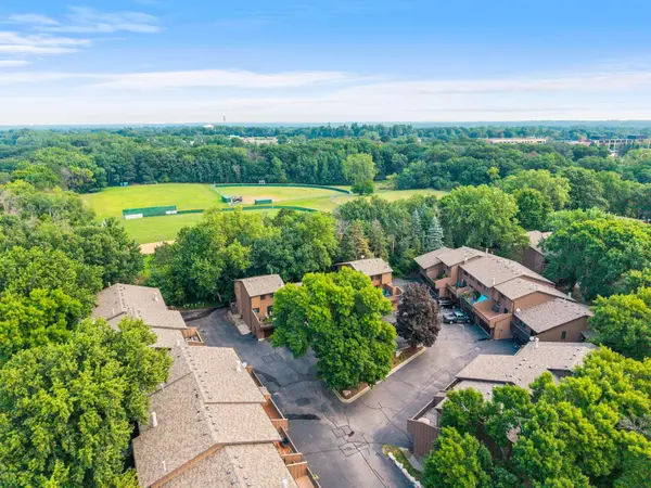 2628 Sumac RDG, White Bear Lake, MN 55110