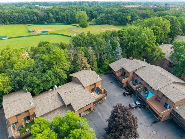 2628 Sumac RDG, White Bear Lake, MN 55110