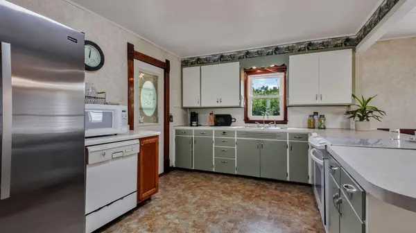 N8481 Kleba RD, Hixton, WI 54635
