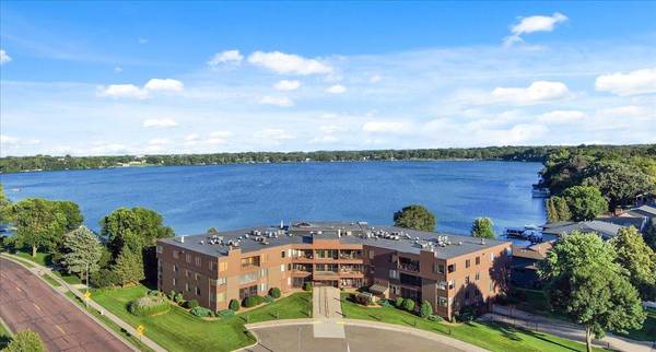 601 Shoreacres DR #107, Fairmont, MN 56031