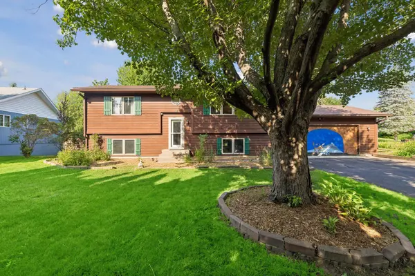 818 Pine Tree TRL, Stillwater, MN 55082