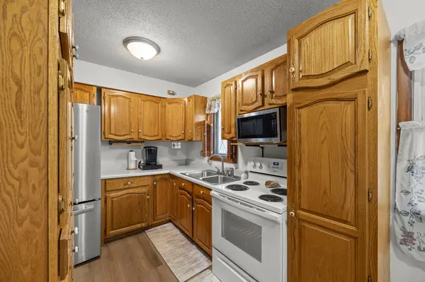168 Linden CIR, Apple Valley, MN 55124