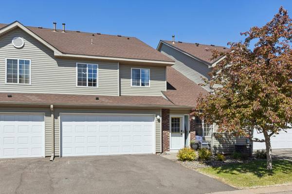 2335 Oakridge CIR, Hudson, WI 54016