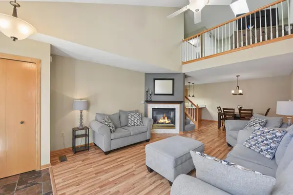 2335 Oakridge CIR, Hudson, WI 54016